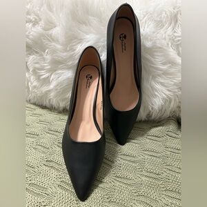 NWT Audrey Collection Black Pointed Toe Heels Size 13